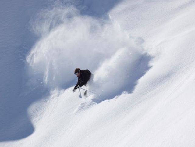  Fuera de pista y nube de nieve 
